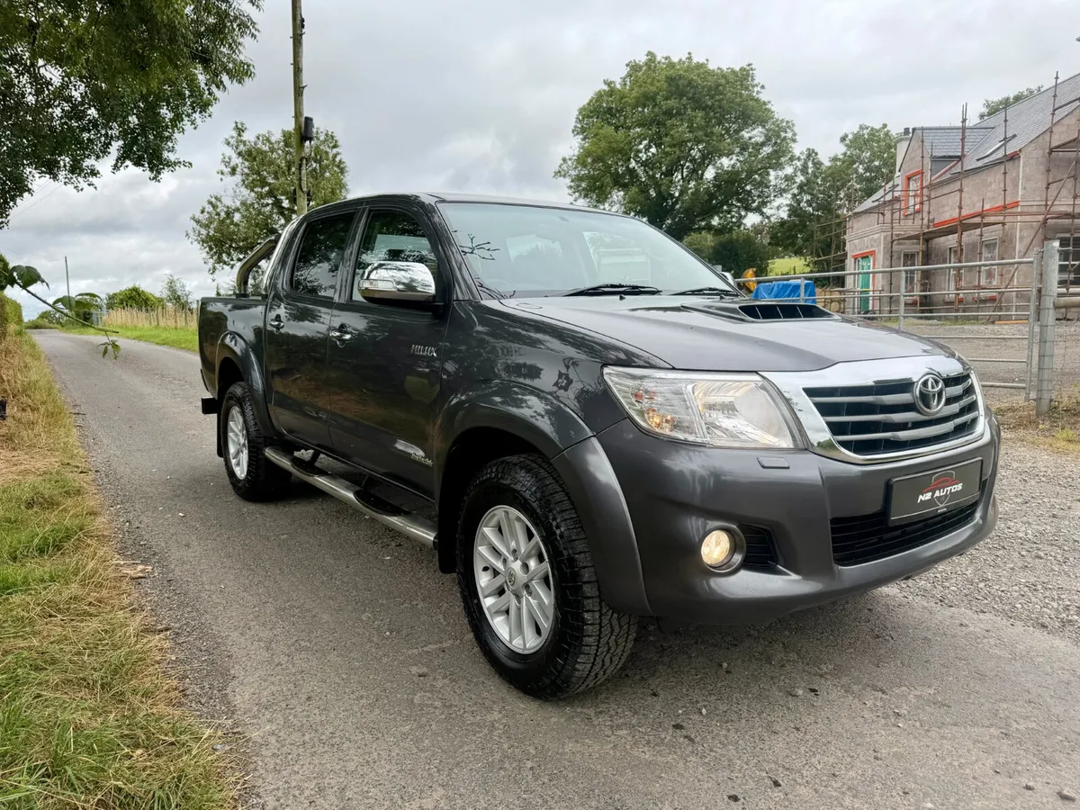 2015/151 Toyota Hilux 3.0 D-4D Invincible - Image 4