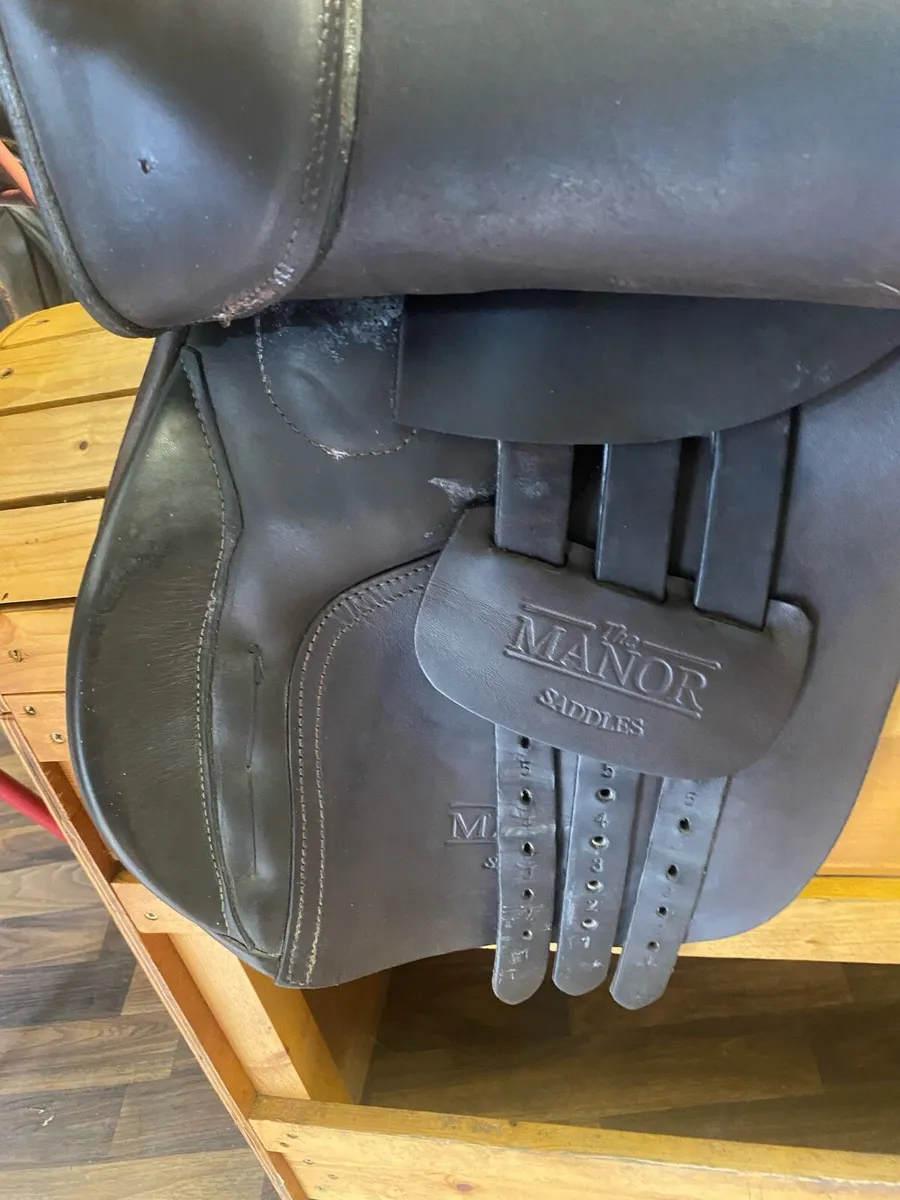 Manor brown Leather narrow saddle - Image 3