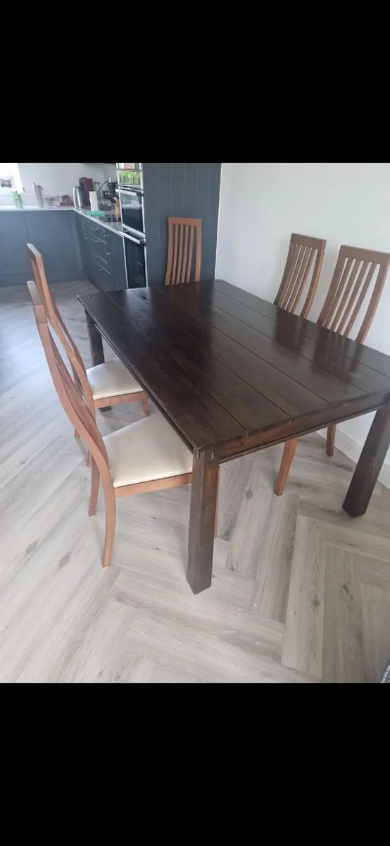 Kitchen table and chairs - Image 1