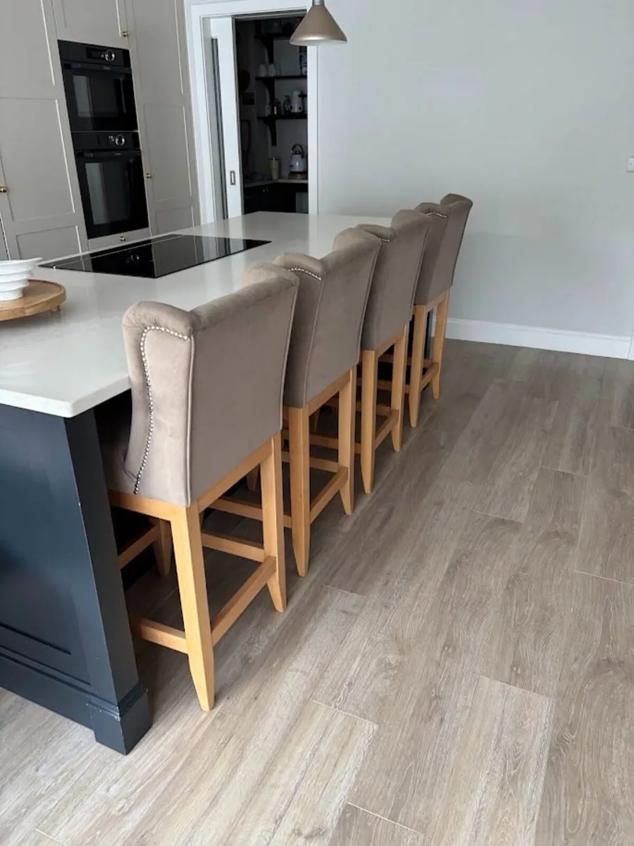 Navan Sofa factory breakfast bar stools x 4 - Image 1