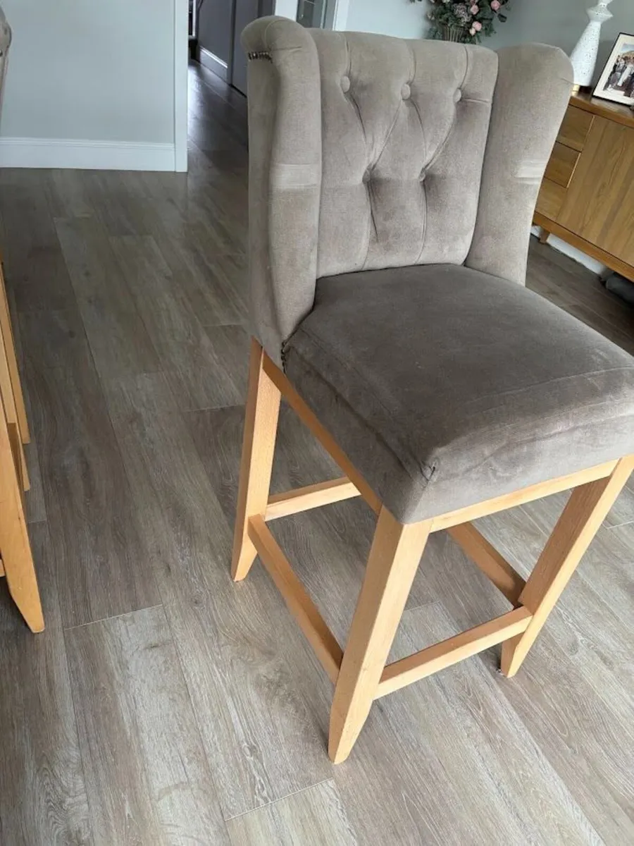 Navan Sofa factory breakfast bar stools x 4 - Image 3