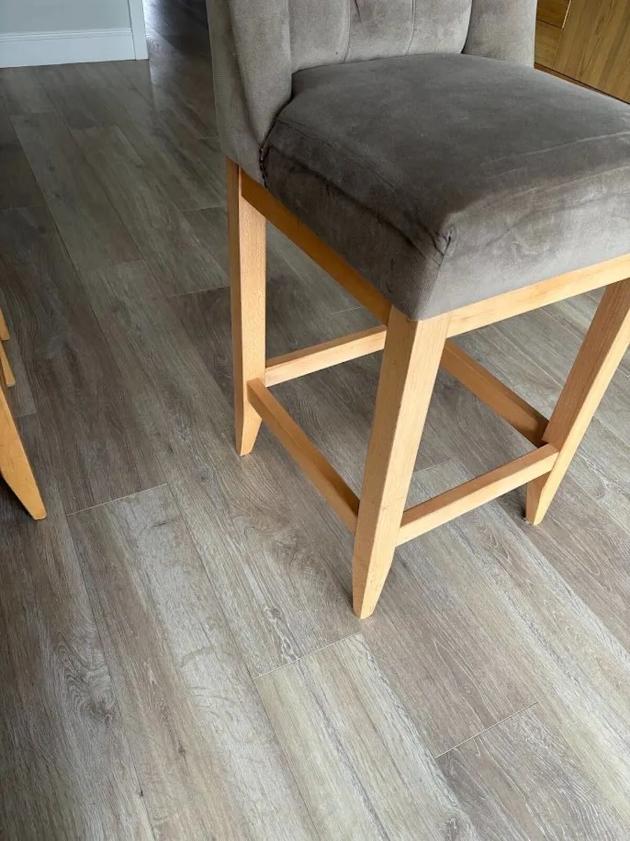 Navan Sofa factory breakfast bar stools x 4 - Image 4