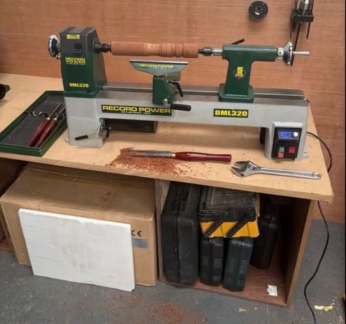 DML320 Cast Iron Woodturning lathe record - Image 1