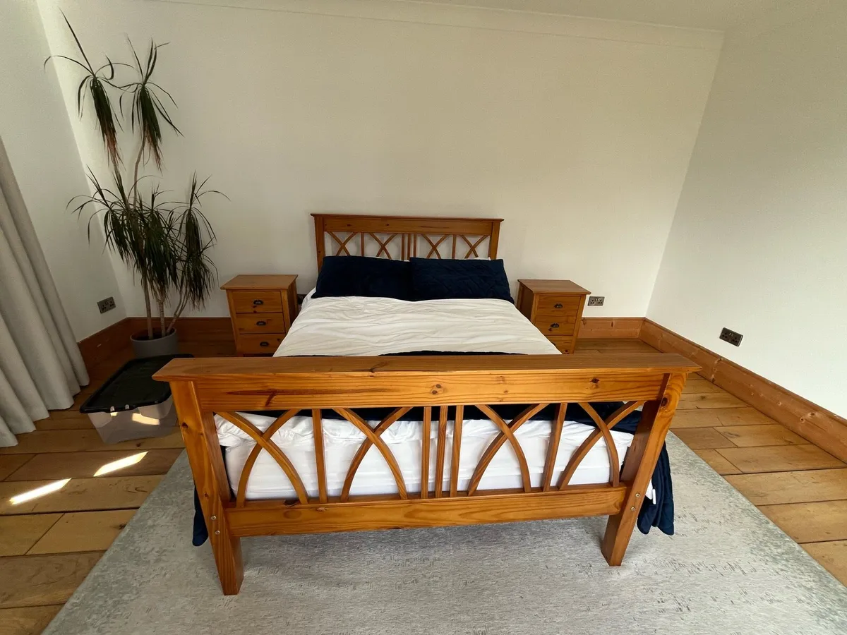 Solid pine double bed+mattress+lockers