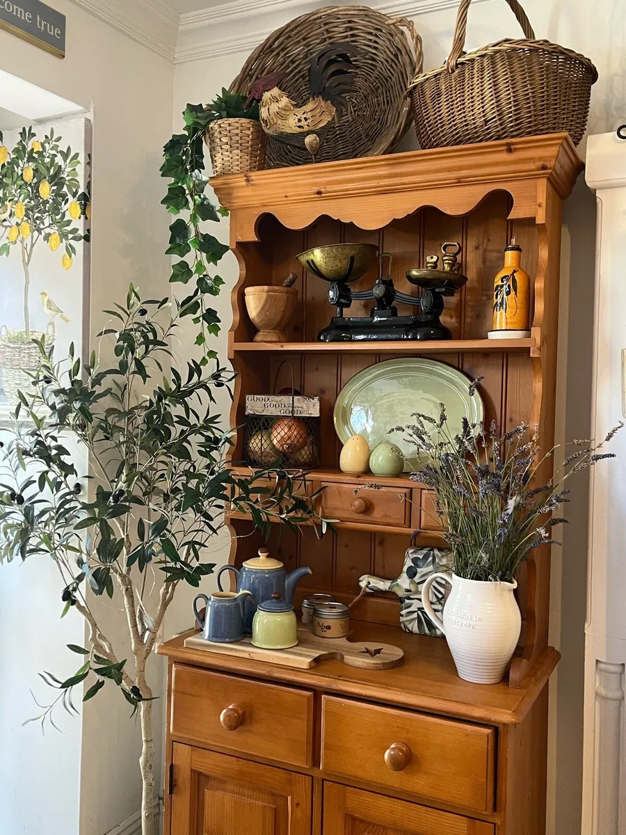 Dresser - Image 1