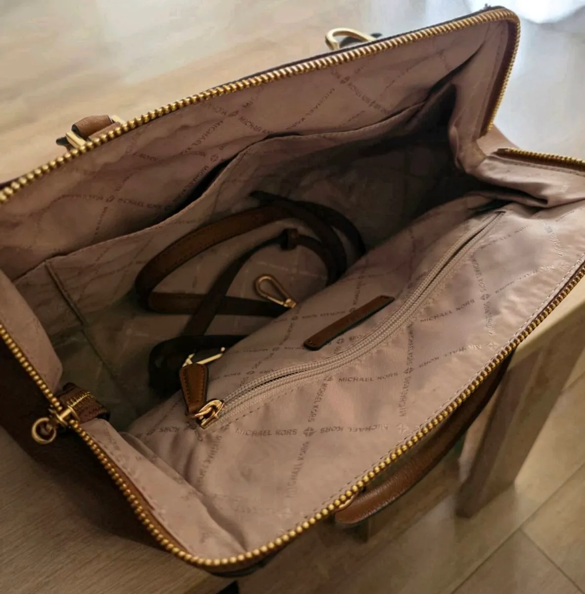 Michael Kors handbag - Image 4