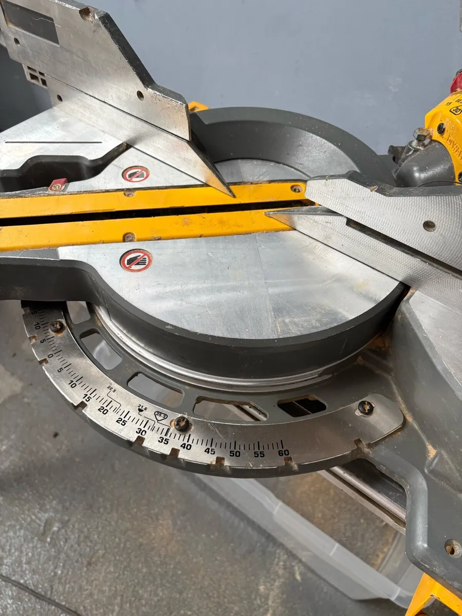 Dewalt dcs781 mitresaw 54 v mitresaw - Image 2