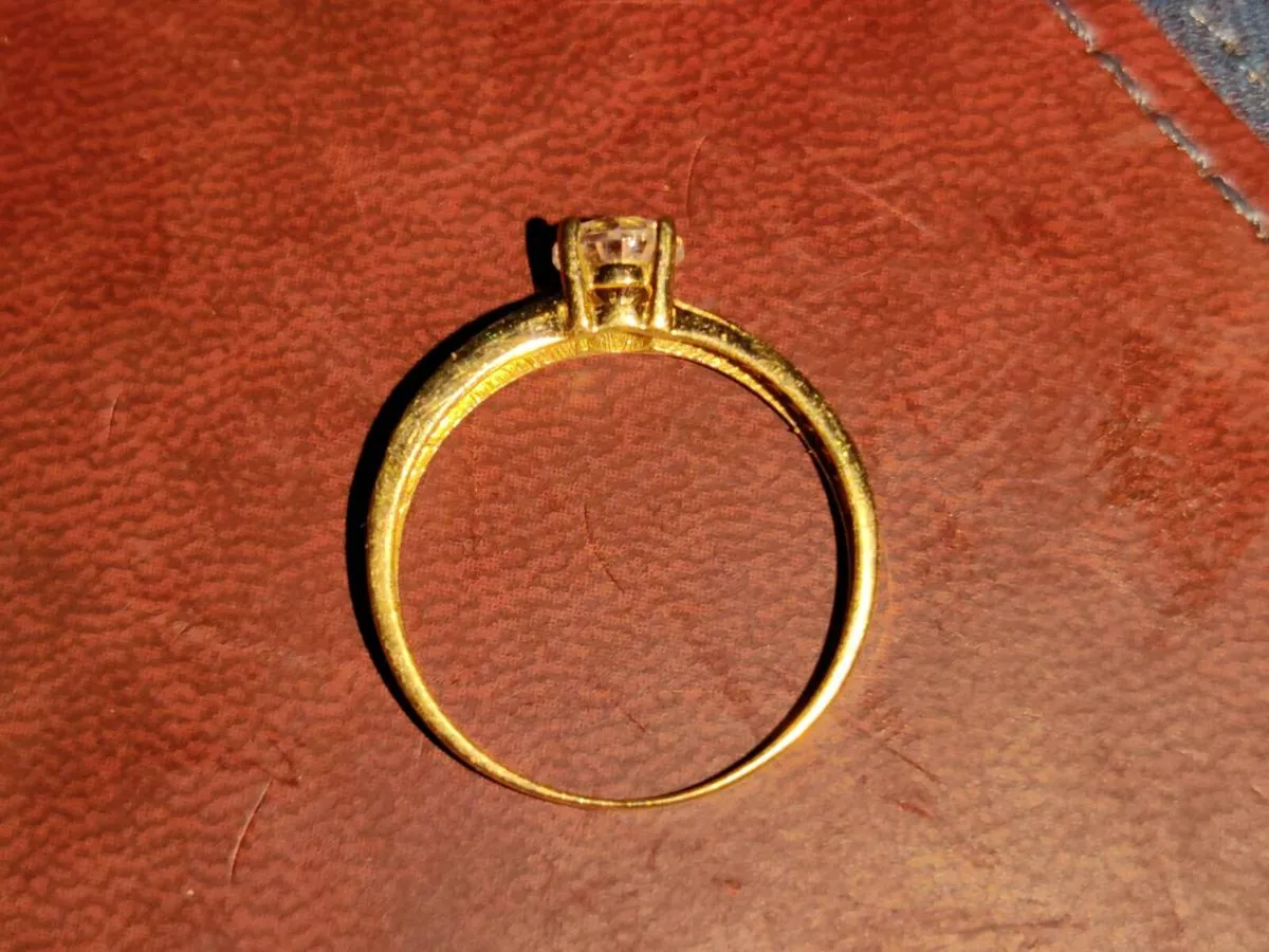 GLITTERY CHUNKY CROSSOVER, 9CT Gold New Ring ! - Image 3