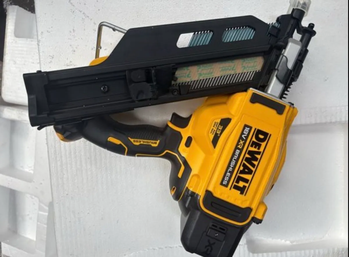 Dewalt framing nailer 18 v used few times only - Image 1
