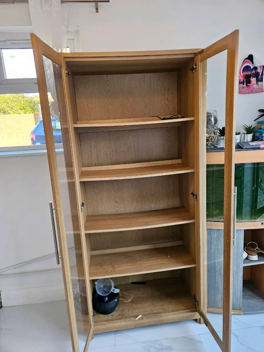 Drawer with the glasses - Image 2