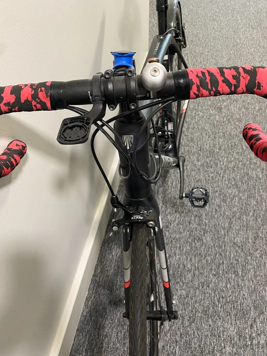 Trek Domane SL 5 Carbon Road bike 54 cm - Image 3