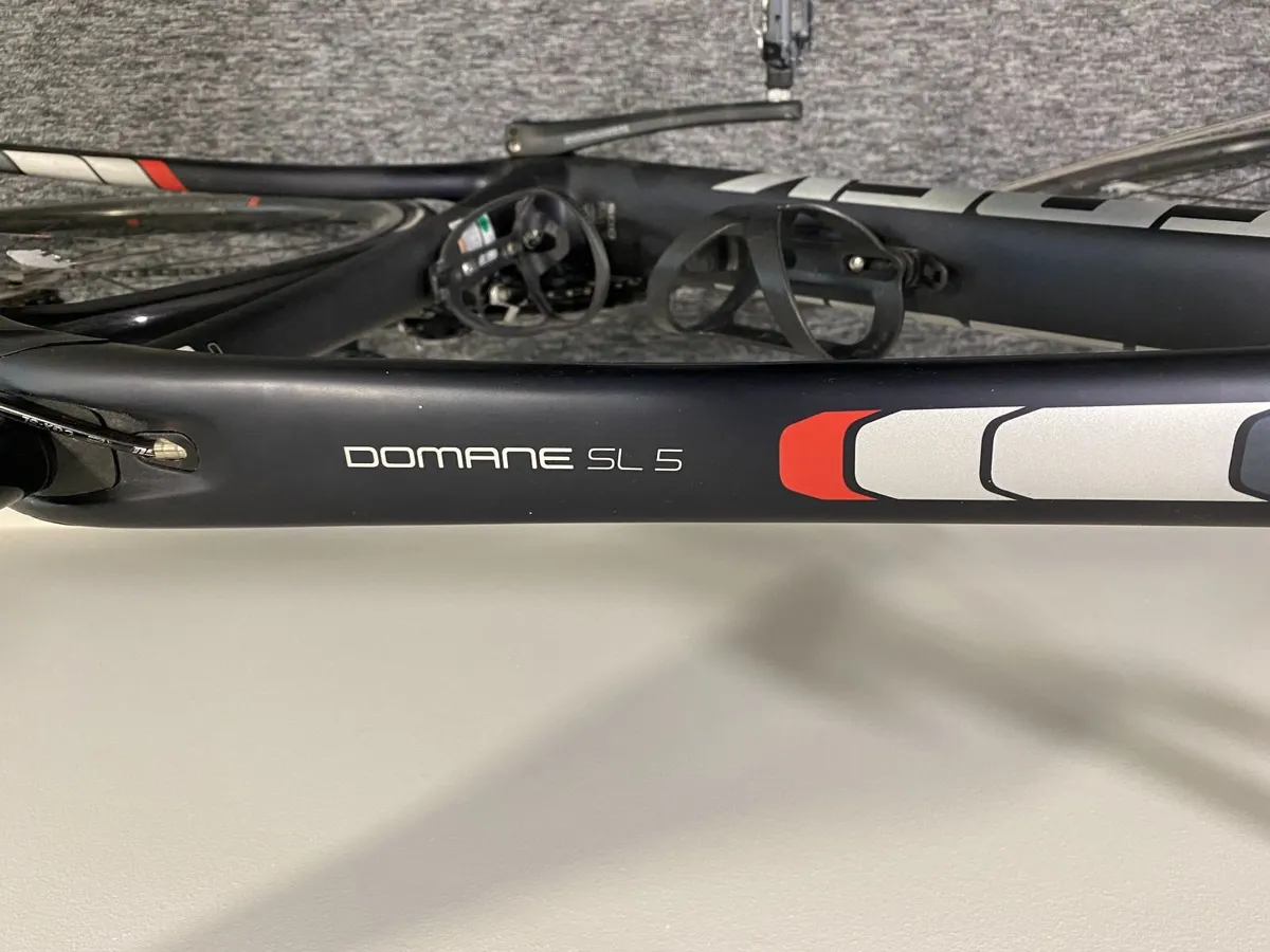 Trek Domane SL 5 Carbon Road bike 54 cm - Image 4