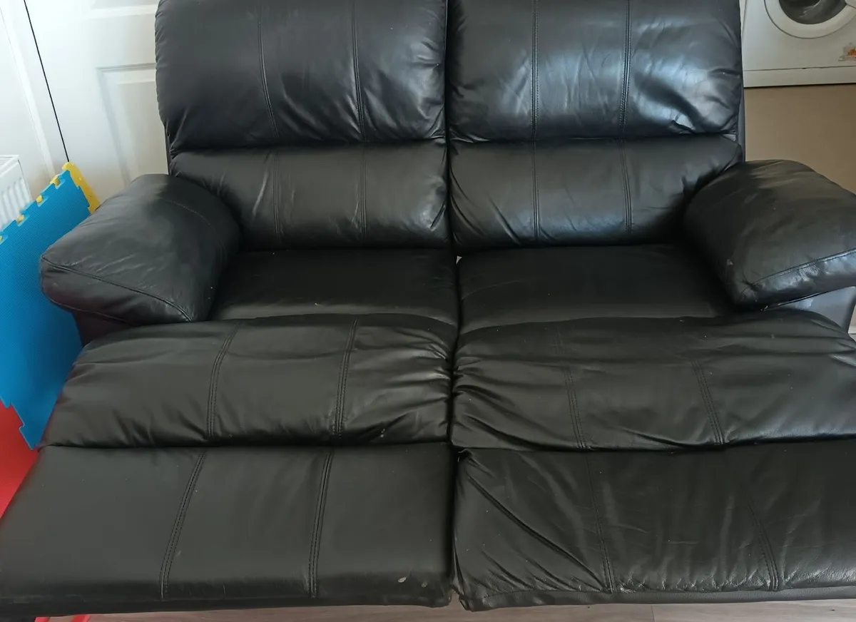 2 seater recliner sofa black leather - Image 2