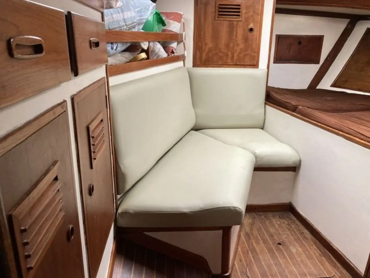 CRUISING BOAT - Image 4