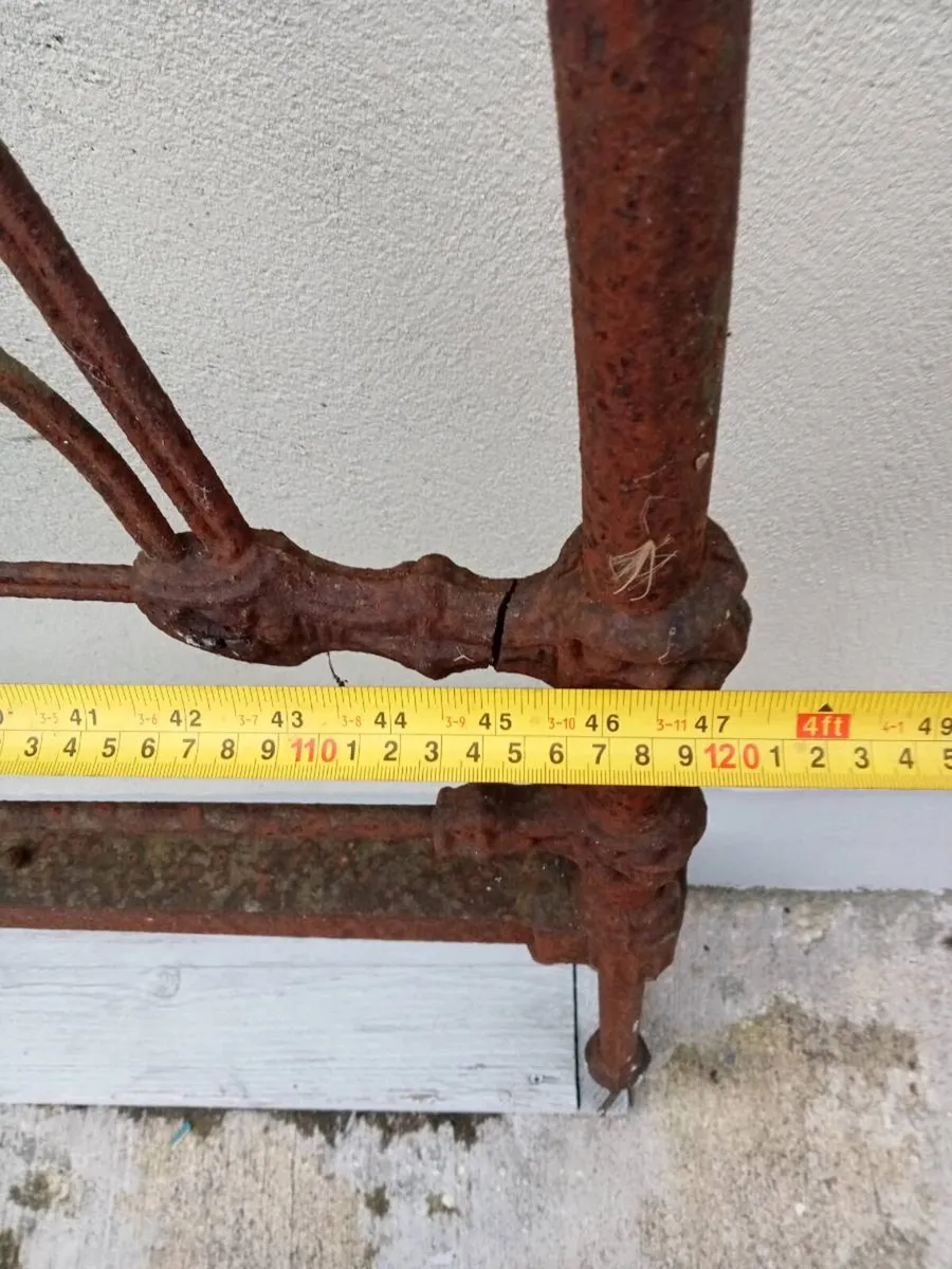 Old bed frame - Image 3