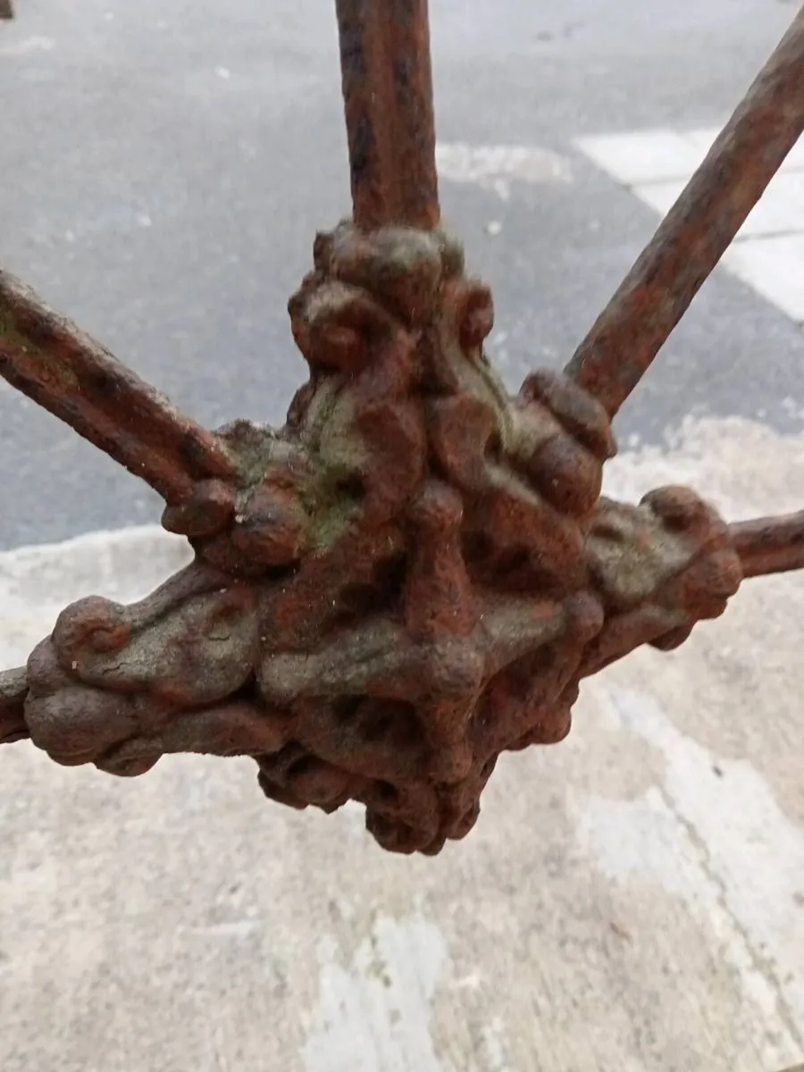 Old bed frame - Image 4