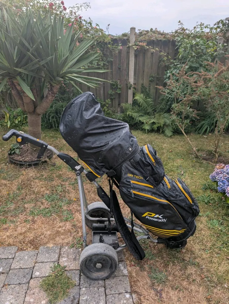 Deadly set of golf clubs and trolley - Image 1