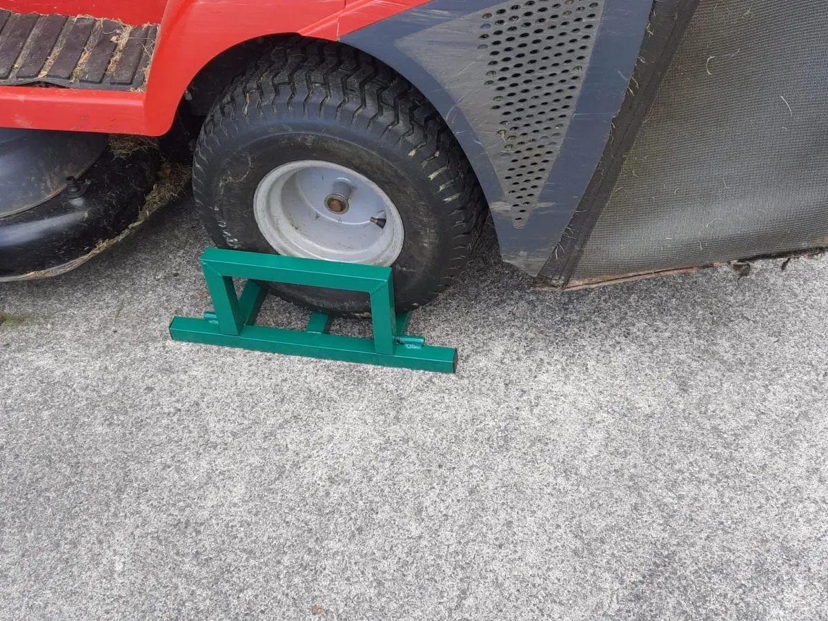 LAWNMOWER LIFTER JACK .. FREE DELIVERY - Image 2