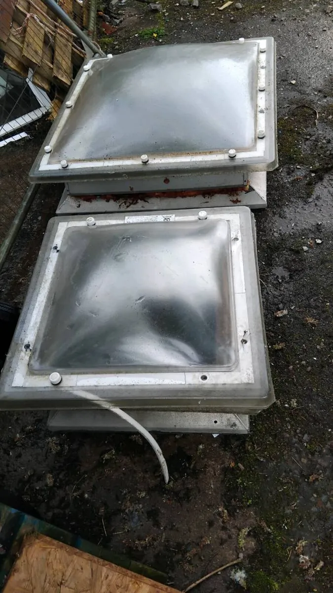 2x roof windows - Image 1