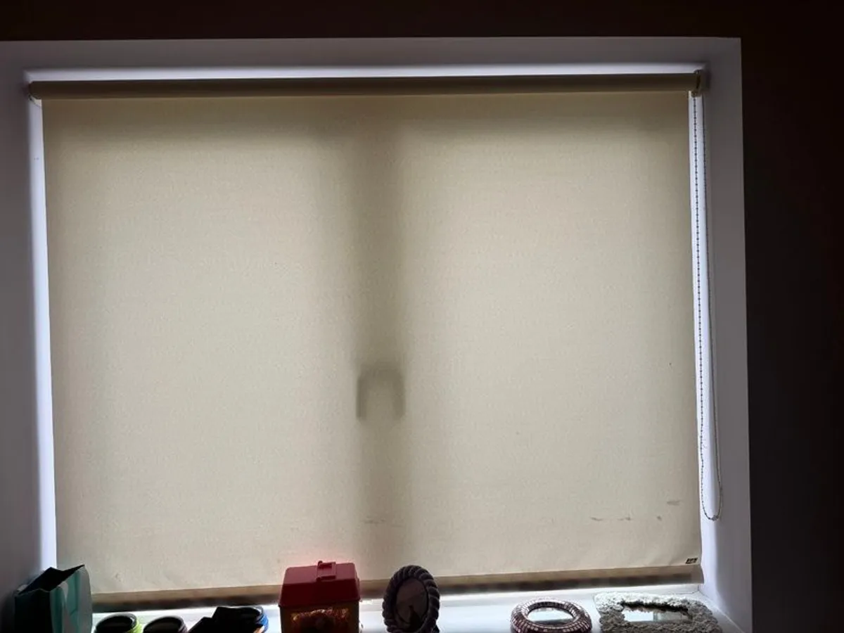 Selection of Roller and Roman Blinds - Image 4
