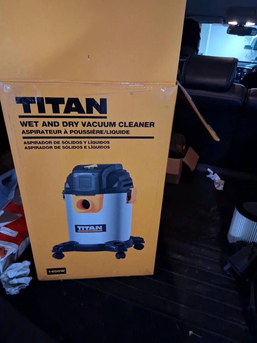 Wet/Dry vacuum cleaner