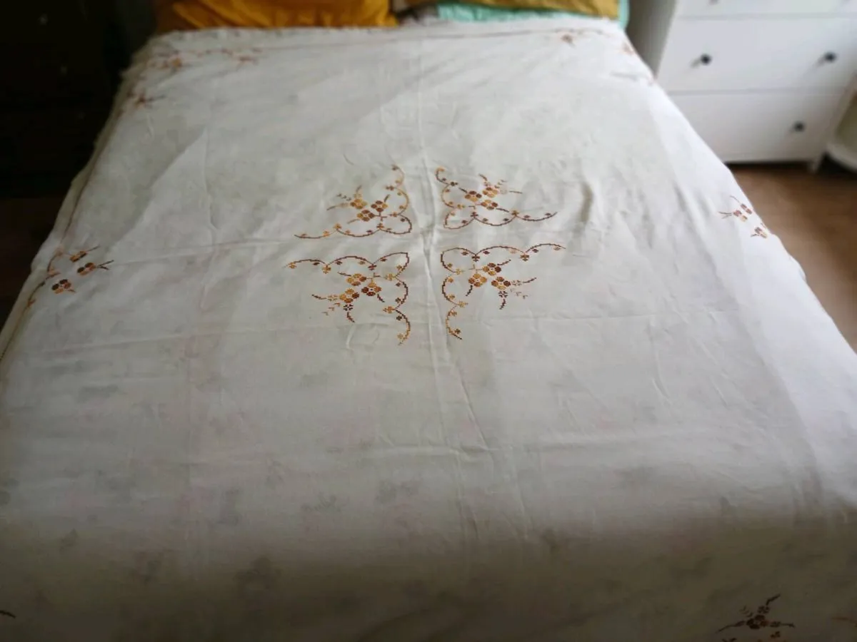 Vintage embroidered bed cover - Image 1