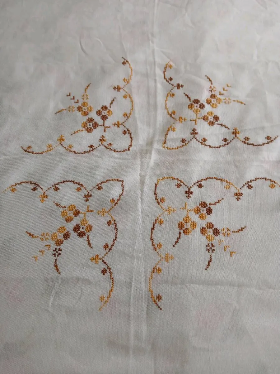 Vintage embroidered bed cover - Image 2