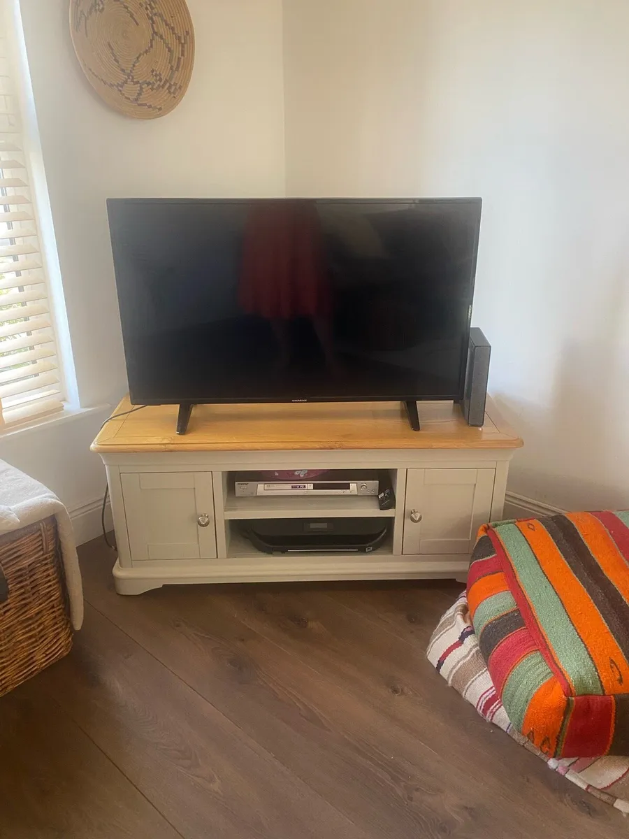 Michael Murphy Sage wooden TV unit