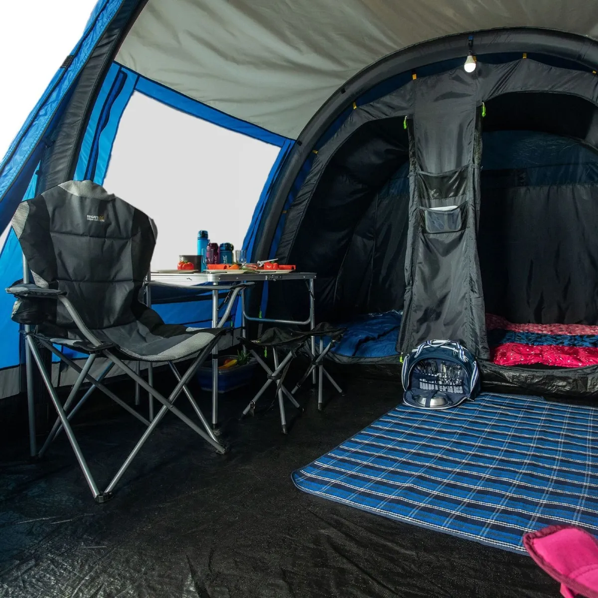 Large 5-person inflatable tent for sale. - Image 2