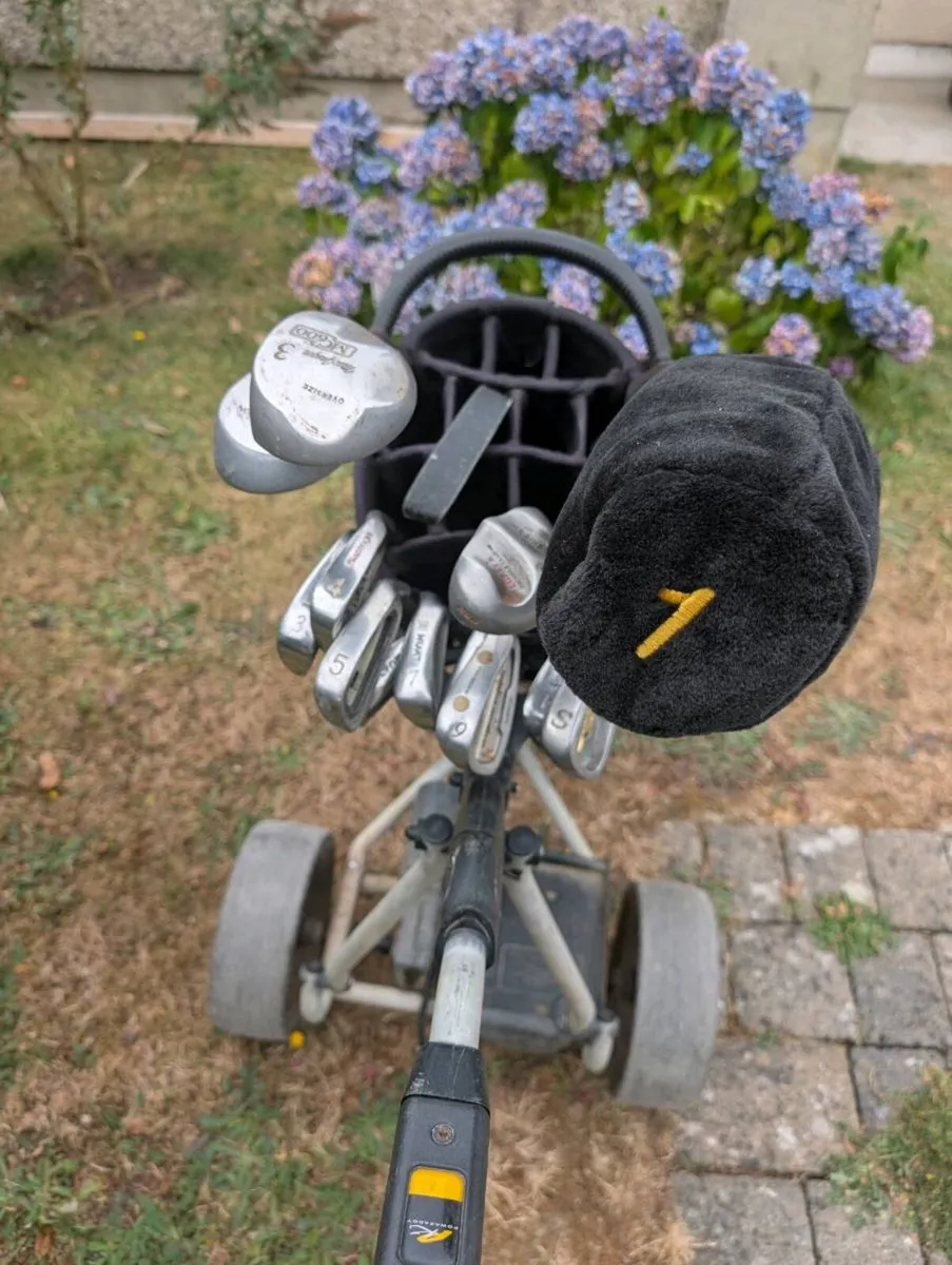 Ladies beginner Golf clubs and trolley - Image 4