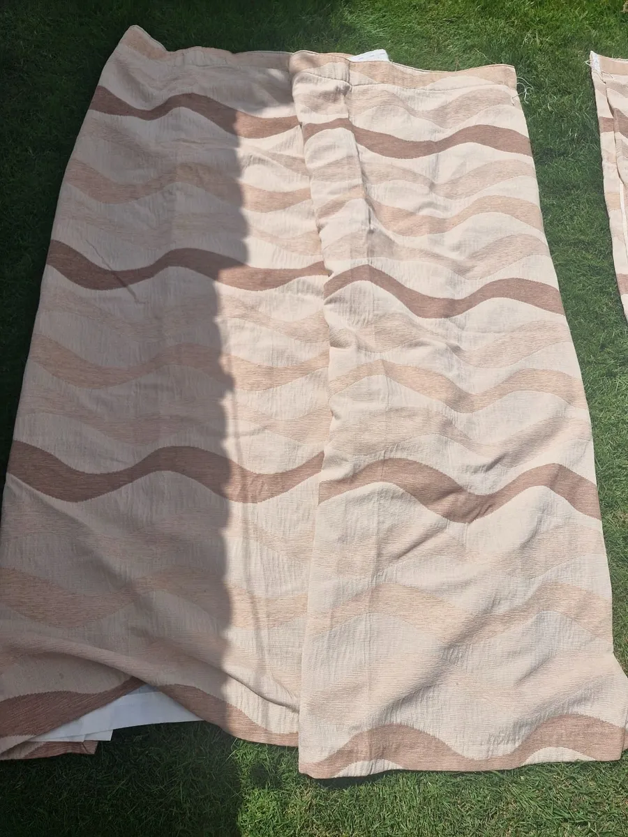 Thermal black out curtains  90'x72' - Image 1