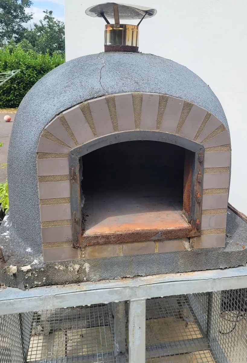 Outdoor pizza oven - Image 1