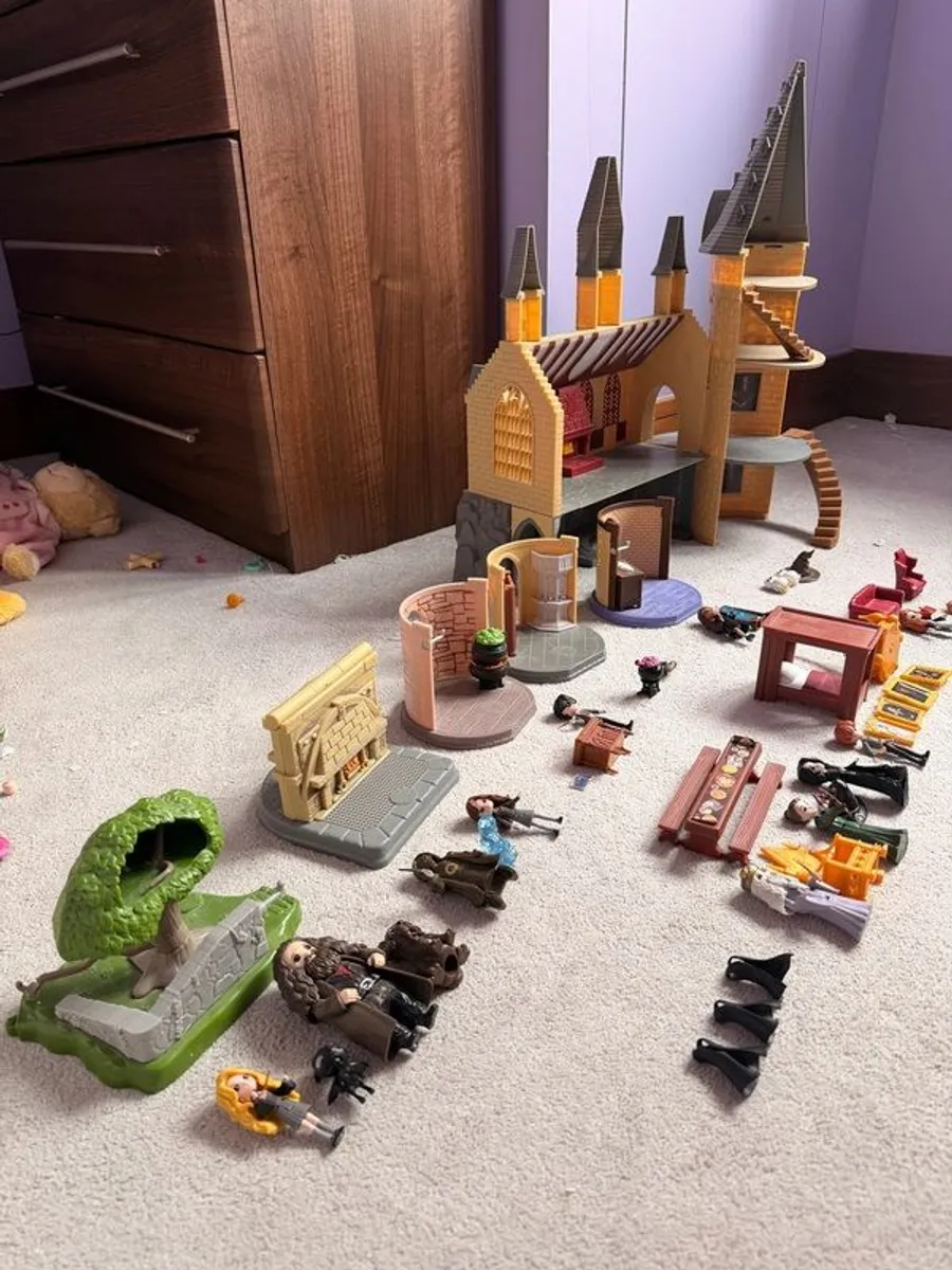 Harry Potter Magical Minis; Hogwarts Castle and additional Playsets - Image 2