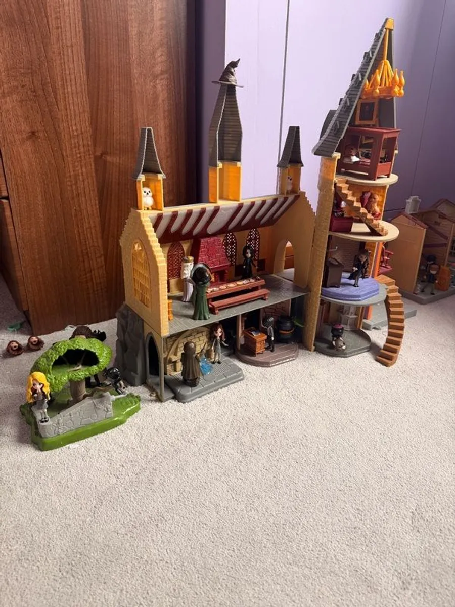 Harry Potter Magical Minis; Hogwarts Castle and additional Playsets - Image 1