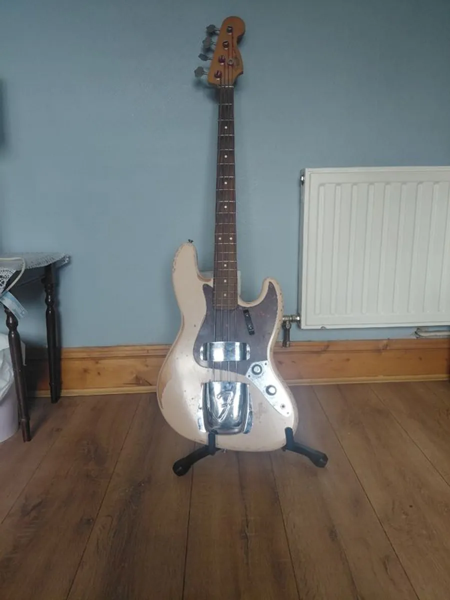 Flea Jazz Bass - 61 jazz reissue - Image 1