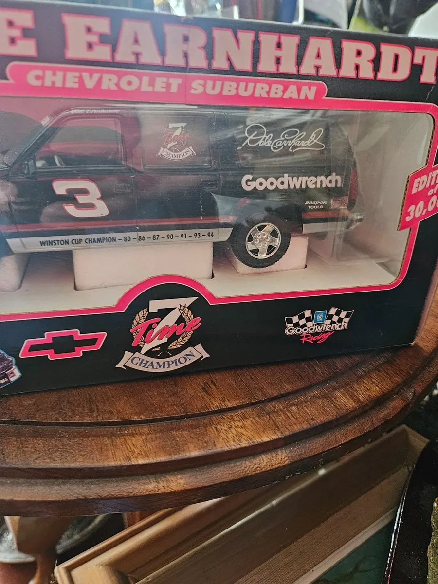 Corgi Dale Earnhardt Chevrolet Suburban - Image 2