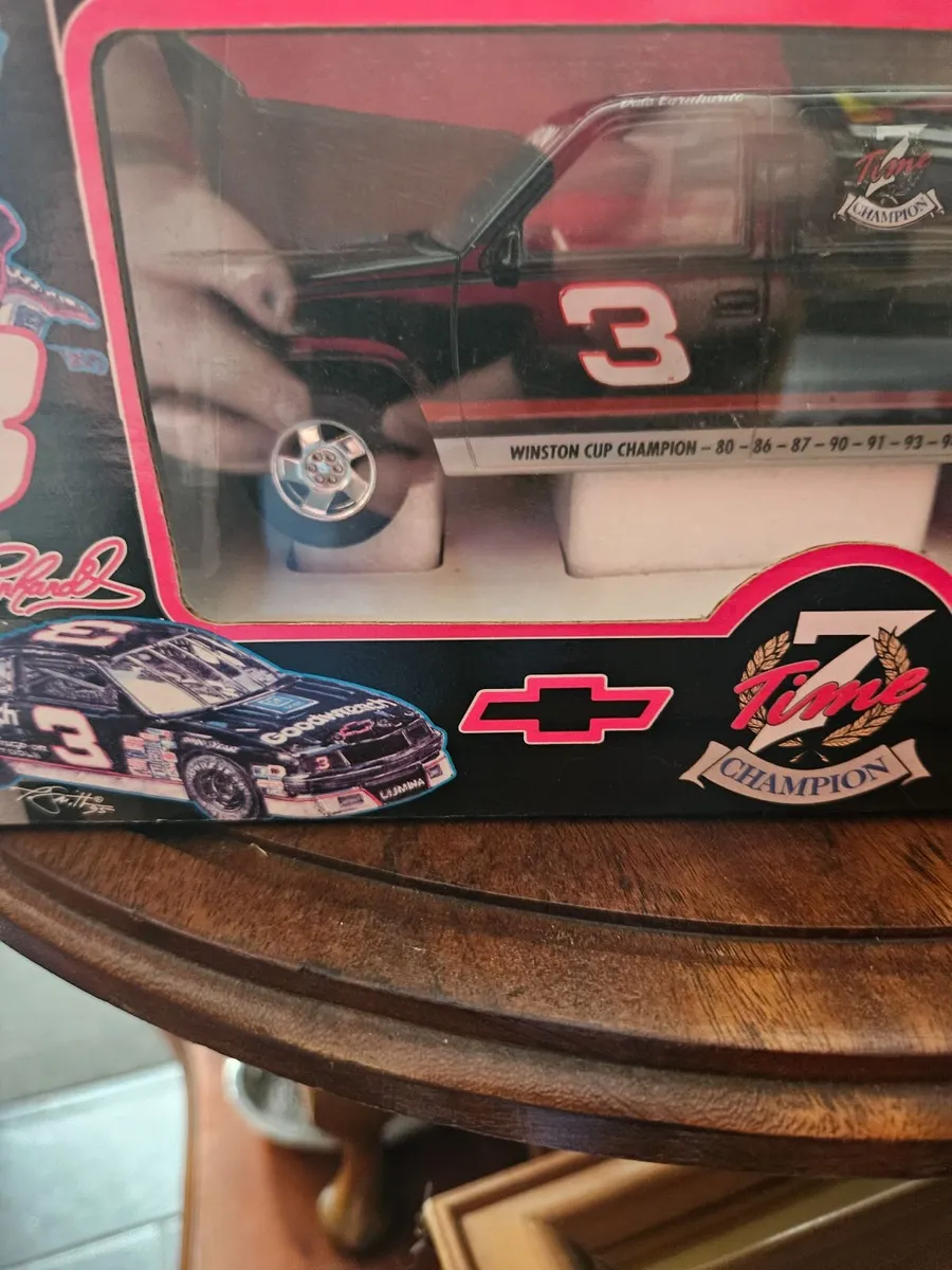 Corgi Dale Earnhardt Chevrolet Suburban - Image 3