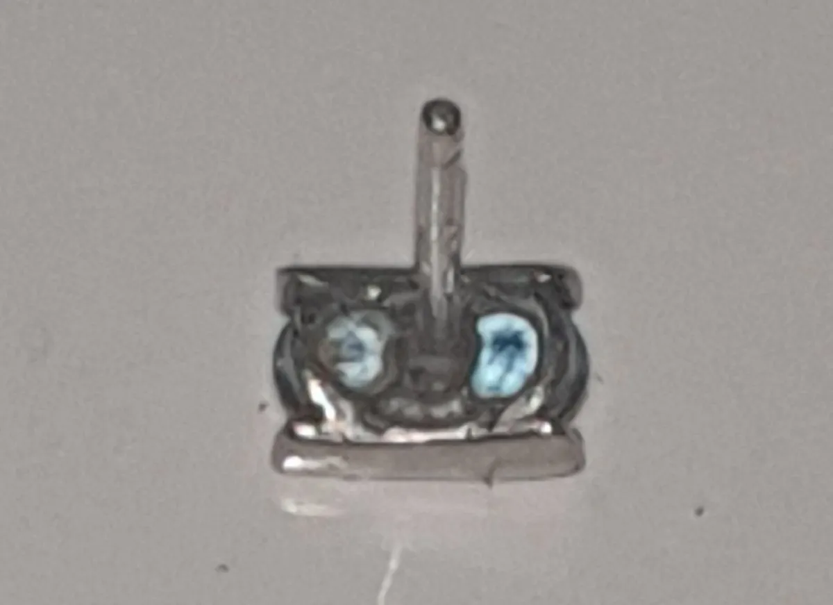 Single White Gold & Topaz Stud Earring Unisex - Image 3