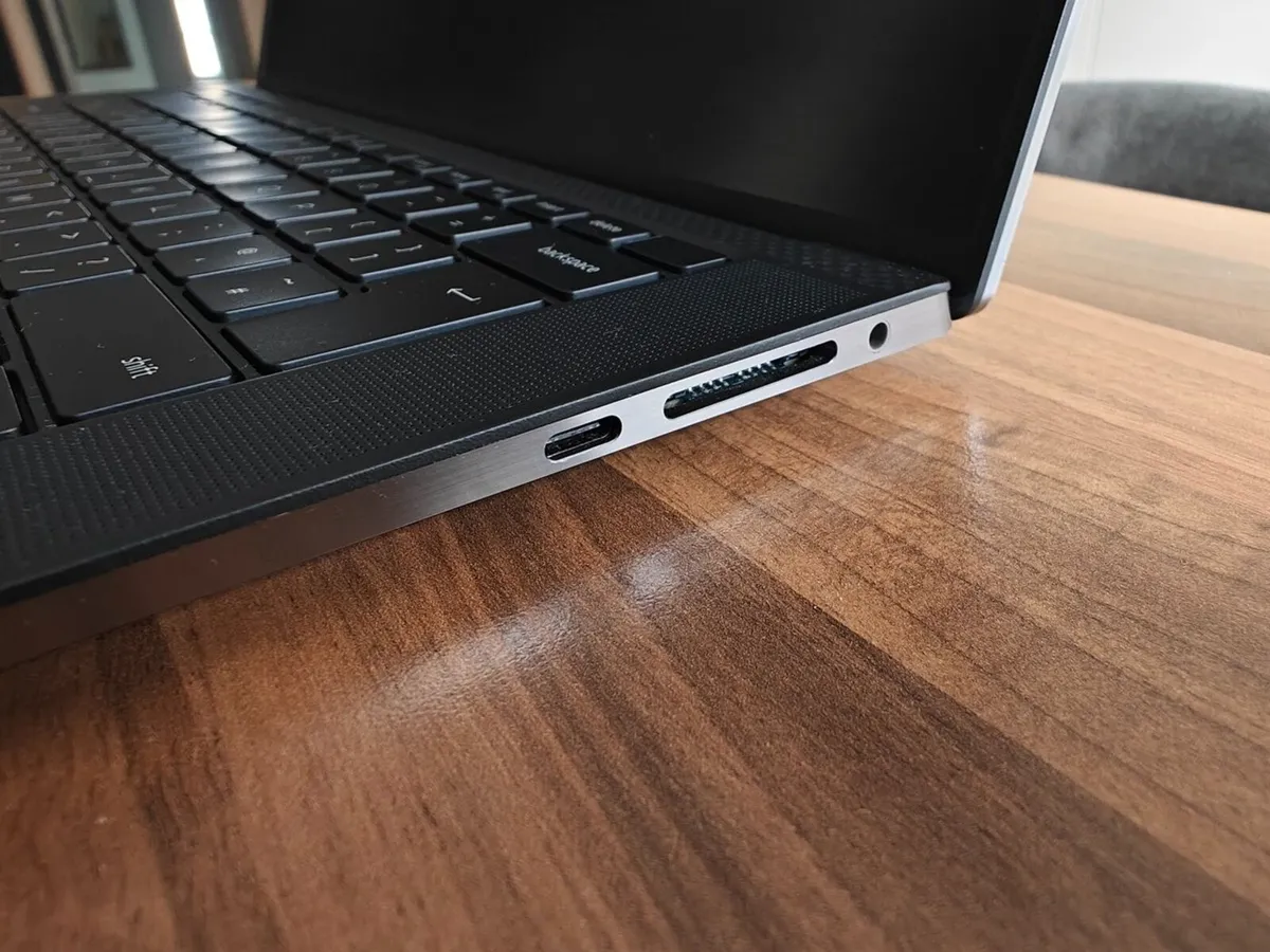 Dell Precision 5550 Laptop | Intel i7 vPro | 16GB - Image 4