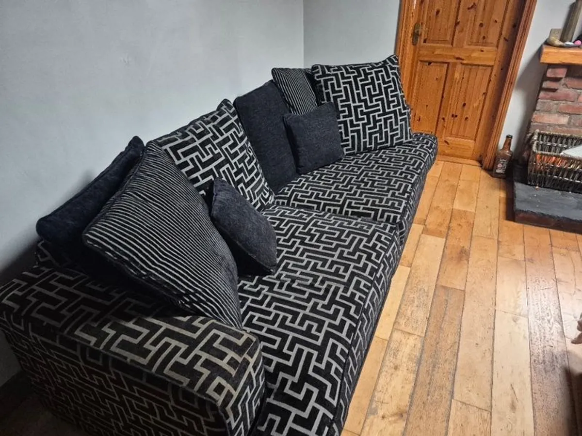3 seater sofa for sale - Image 4
