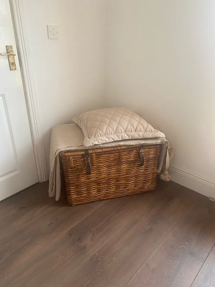 Large Wicket Basket - perfect condition