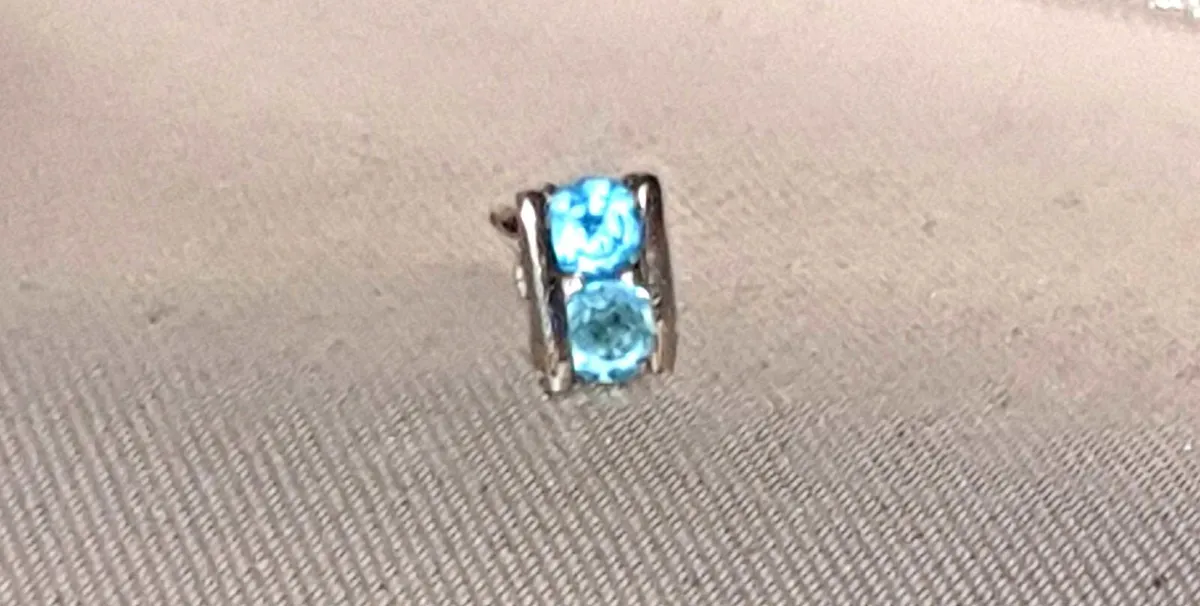 Single White Gold & Topaz Stud Earring Unisex - Image 1