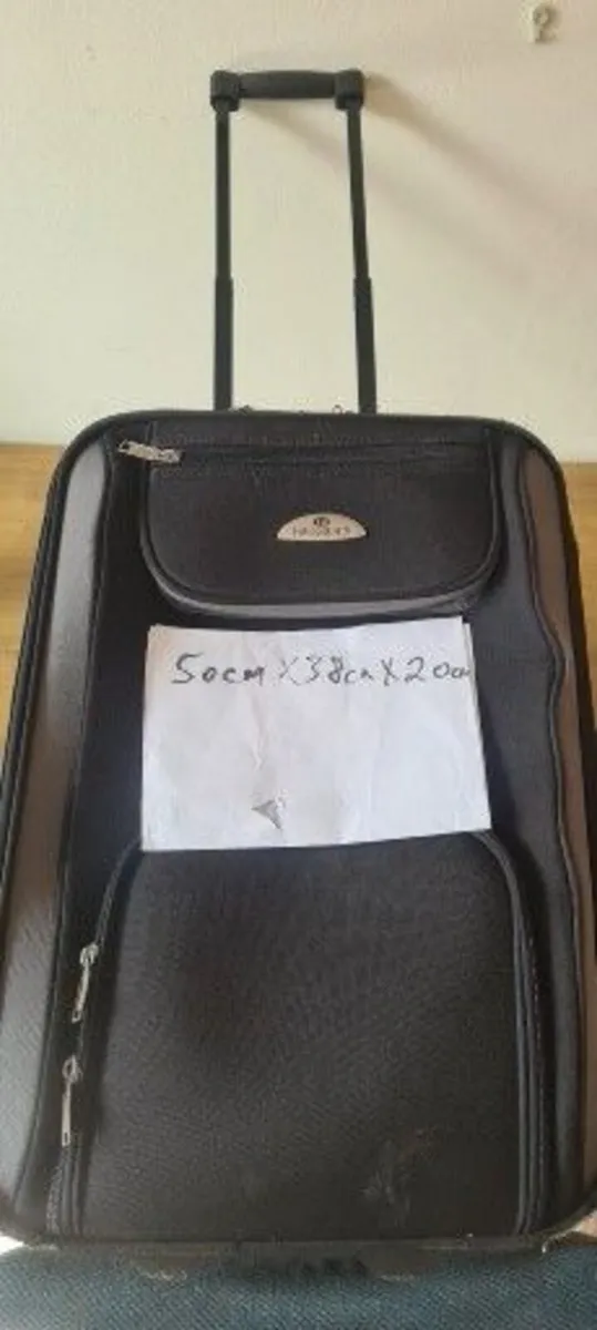 Carry on travel case on wheels ………………………20 - Image 1
