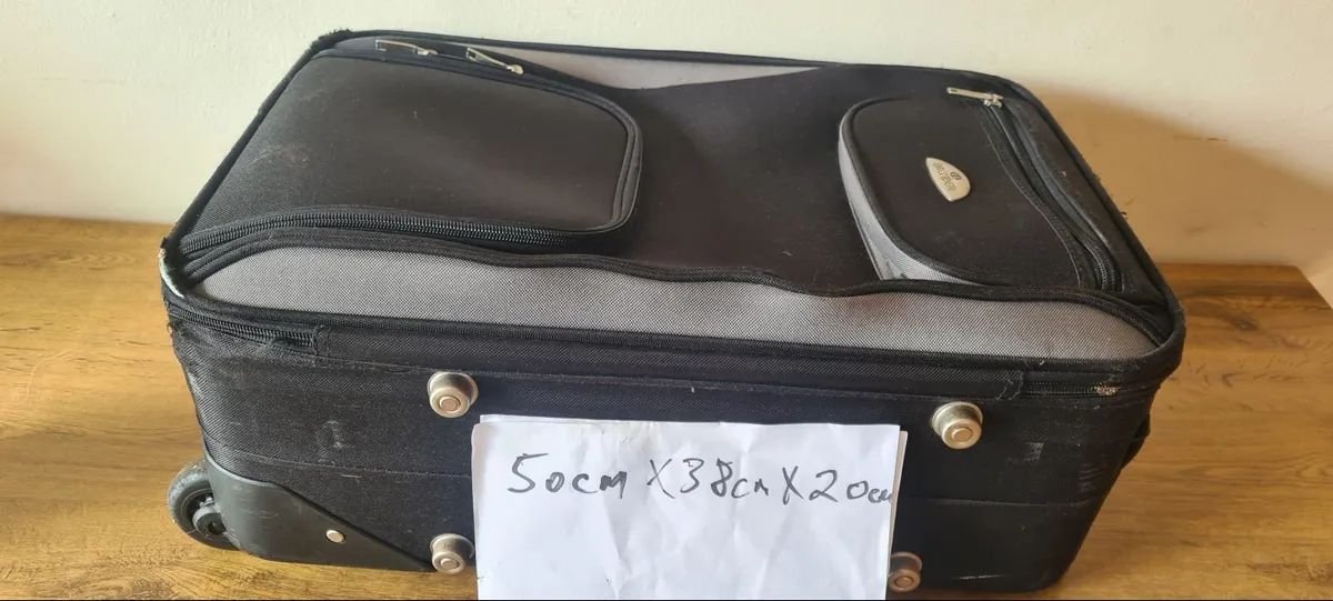 Carry on travel case on wheels ………………………20 - Image 2