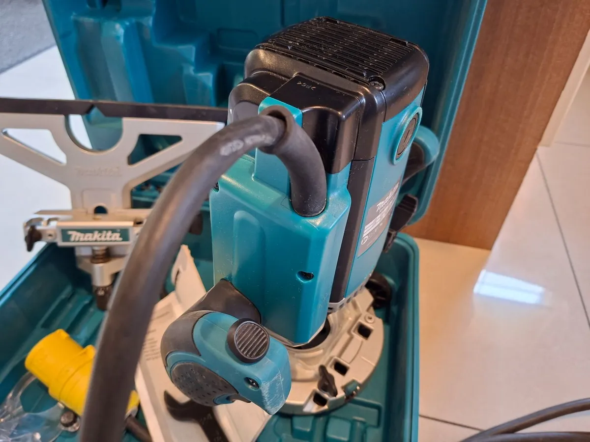 Makita RP2301FC 12mm Router 110v - Image 2