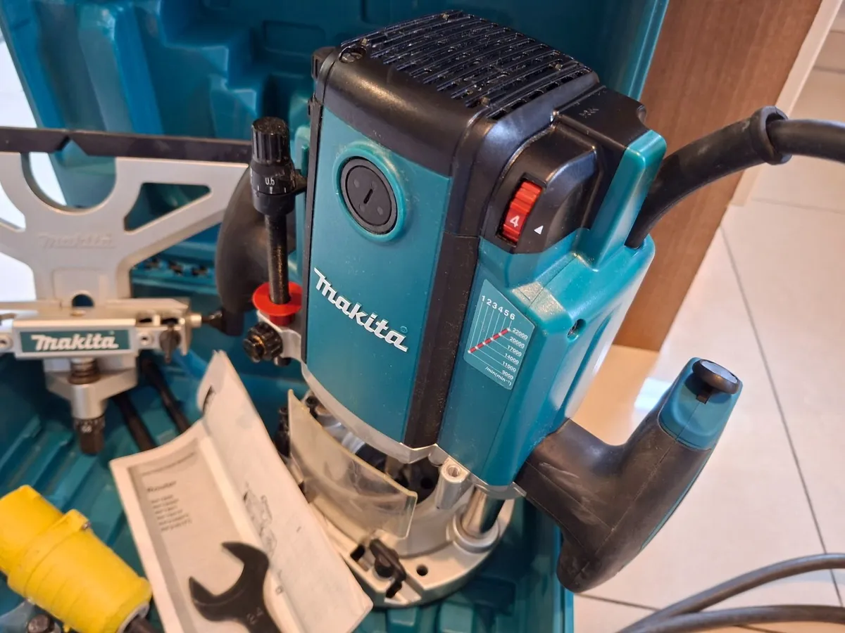 Makita RP2301FC 12mm Router 110v - Image 3