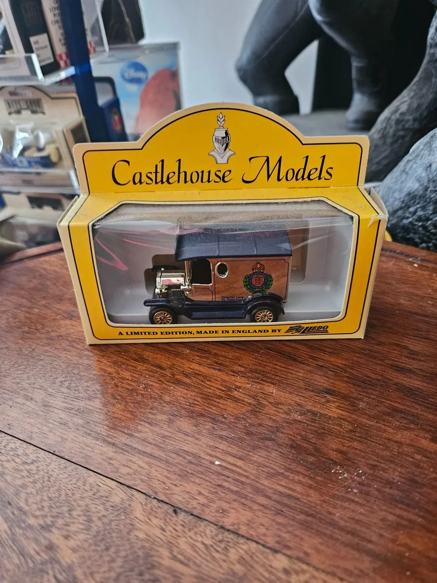 Corgi Lledo Van