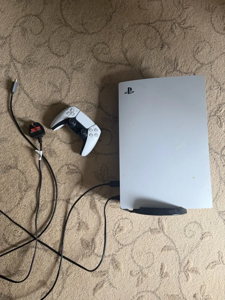 PlayStation 5 digital with controller - Image 1