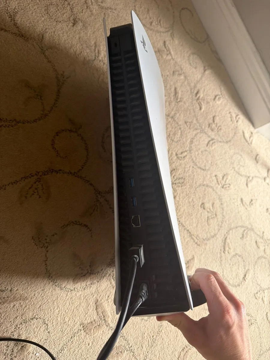 PlayStation 5 digital with controller - Image 3