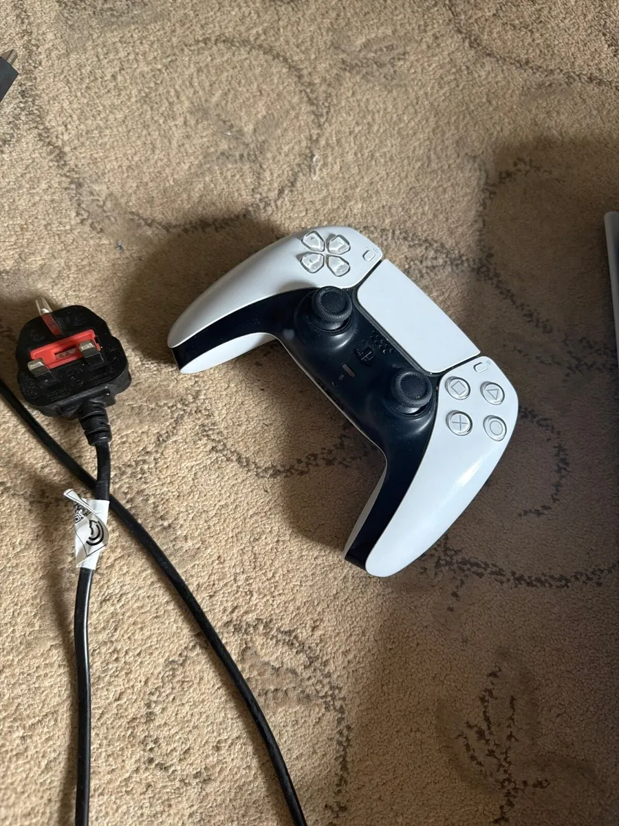 PlayStation 5 digital with controller - Image 2